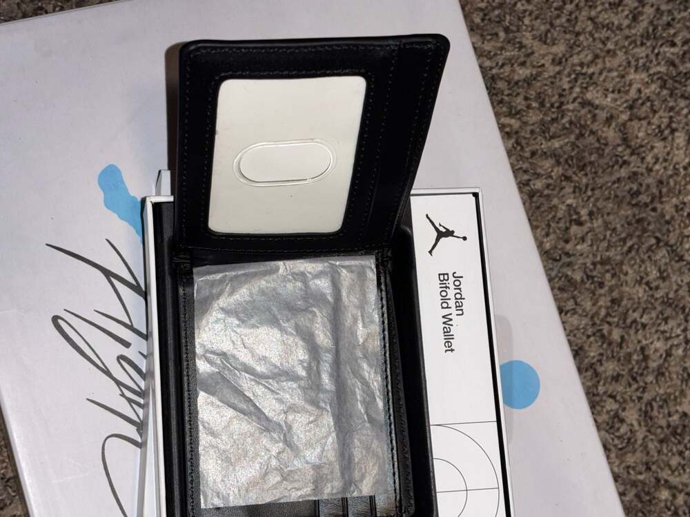 Nike Jordan Jumpman Leather Bifold Wallet. Black. New in box - Picture 3 of 5